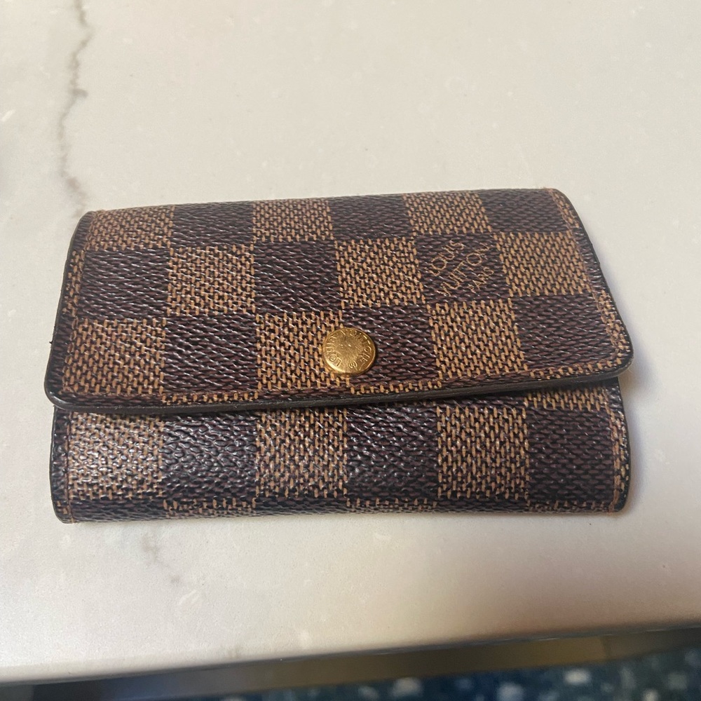 Authentic Louis Vuitton key holder.